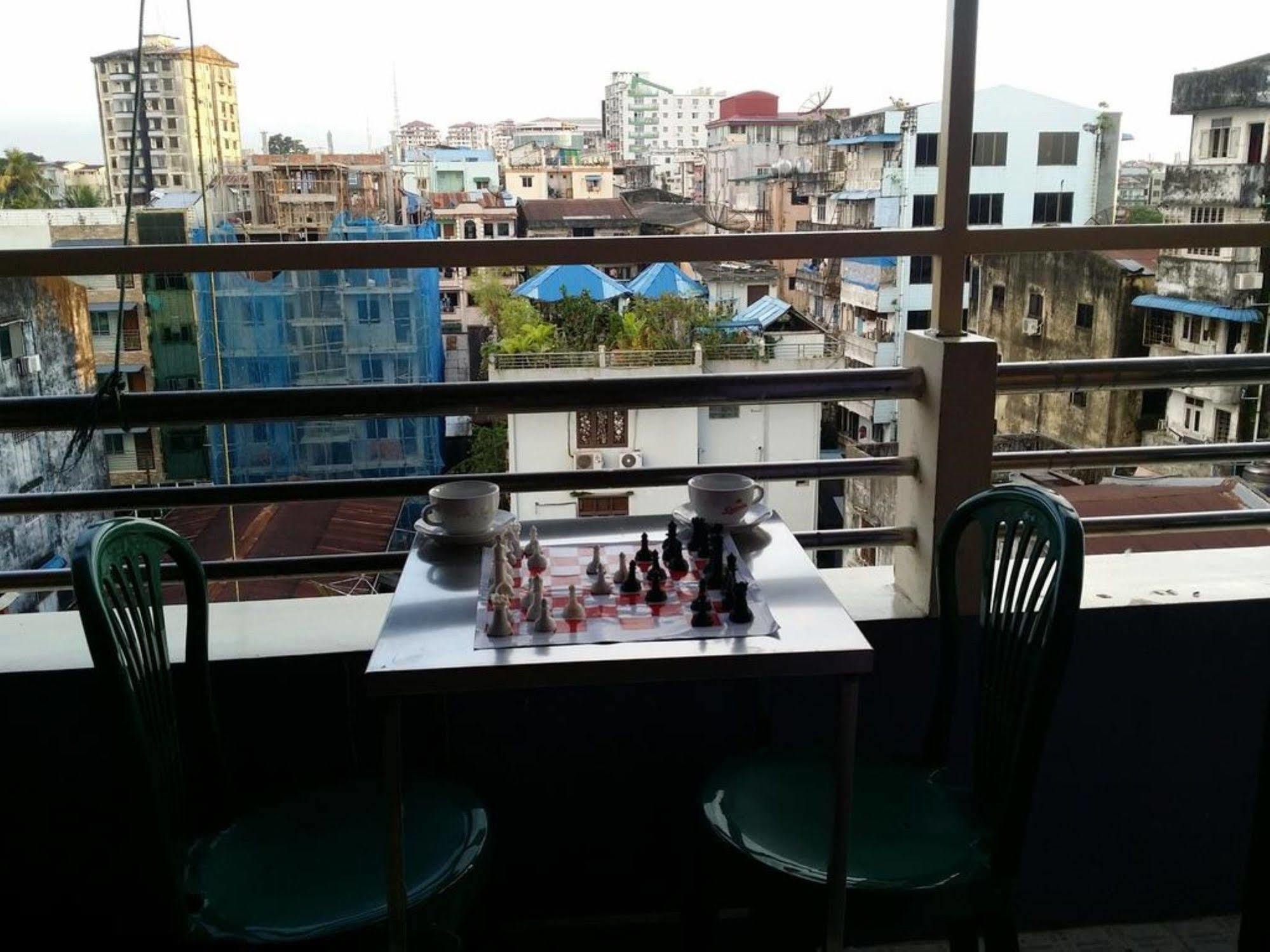 T Venus Hostel Yangon Luaran gambar