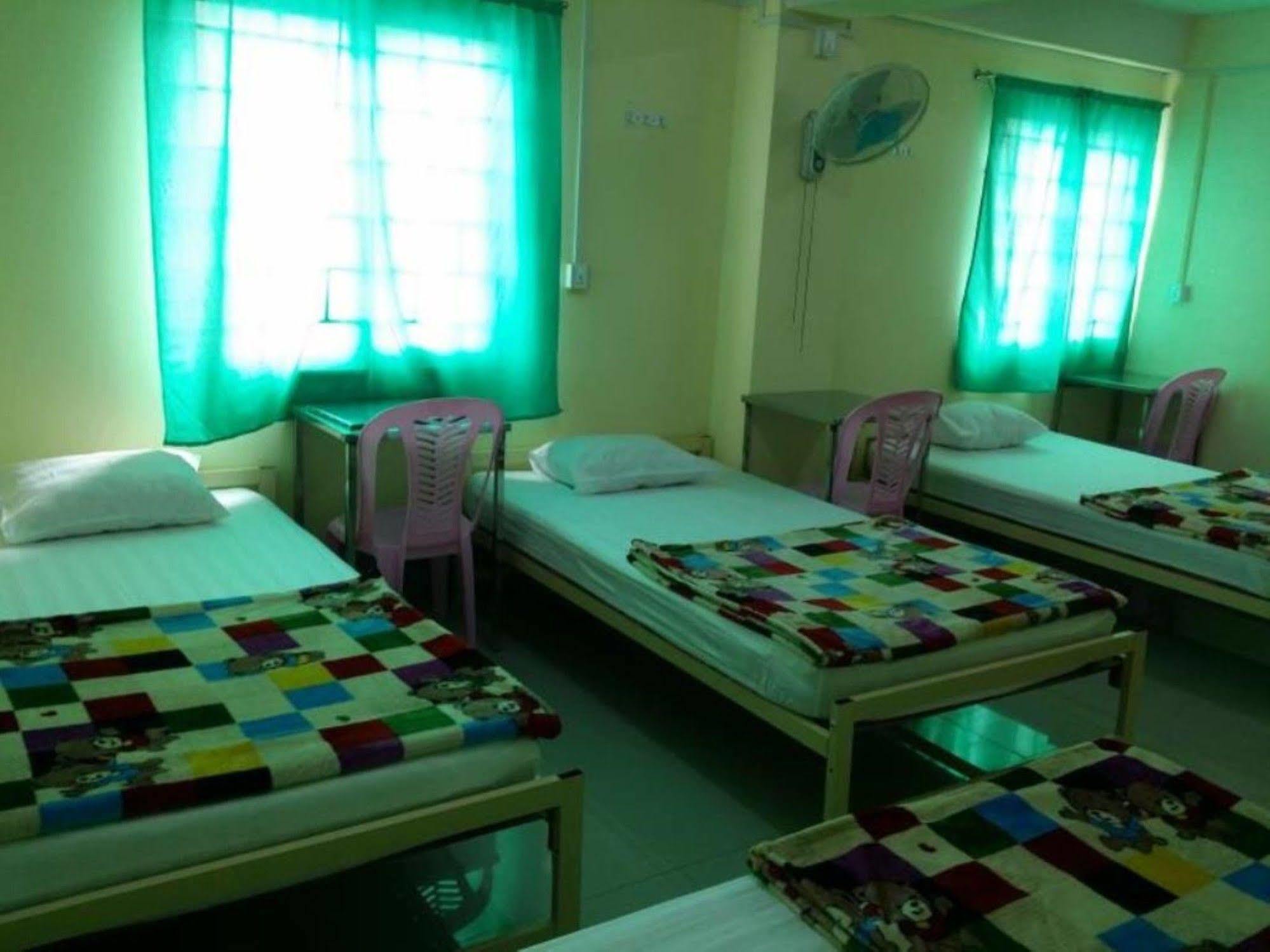 T Venus Hostel Yangon Luaran gambar