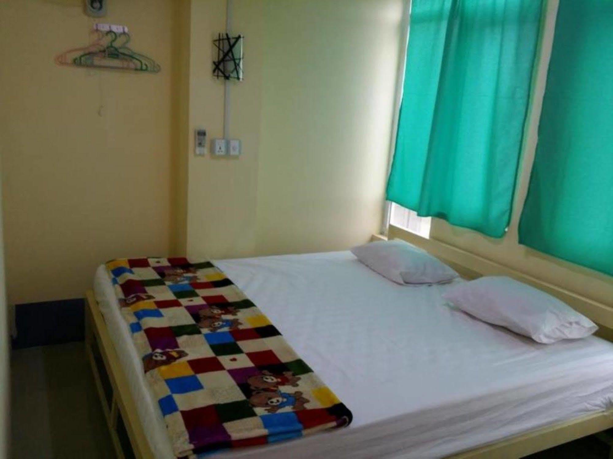 T Venus Hostel Yangon Luaran gambar