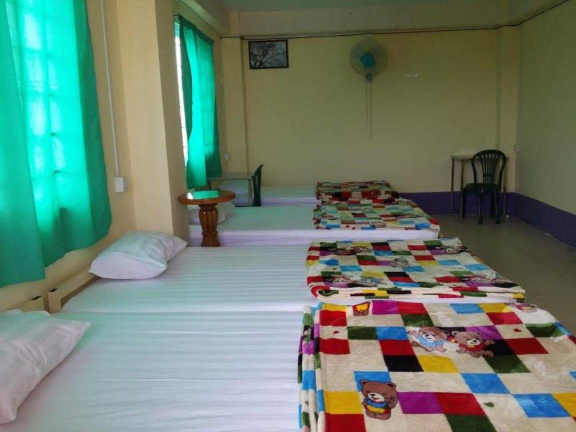 T Venus Hostel Yangon Luaran gambar