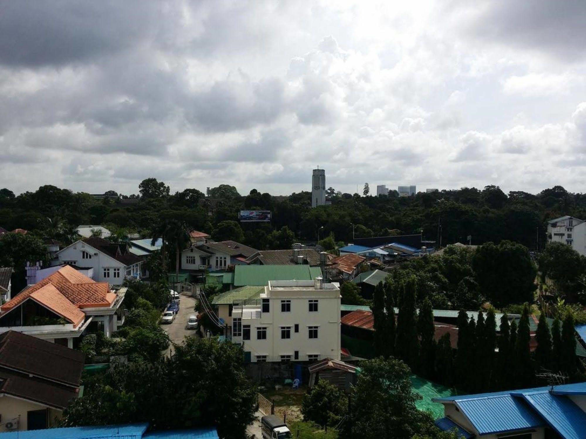 T Venus Hostel Yangon Luaran gambar